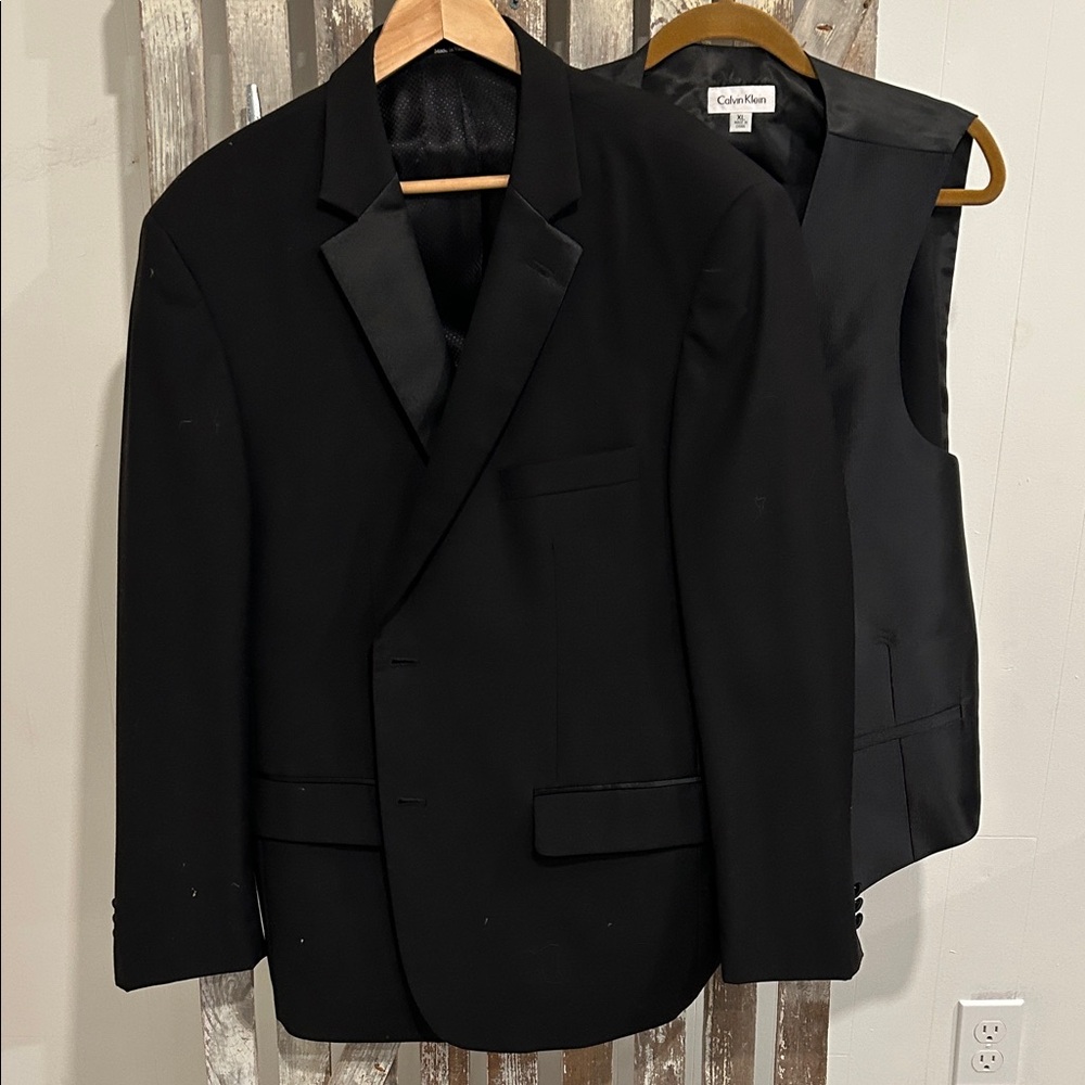 Calvin Klein/Pronot Uoumo Men's Tuxedo Set